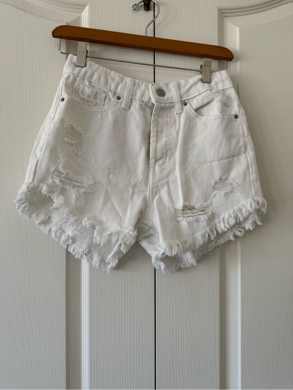 wild fable White Distressed Frayed-Hem Jean Shorts